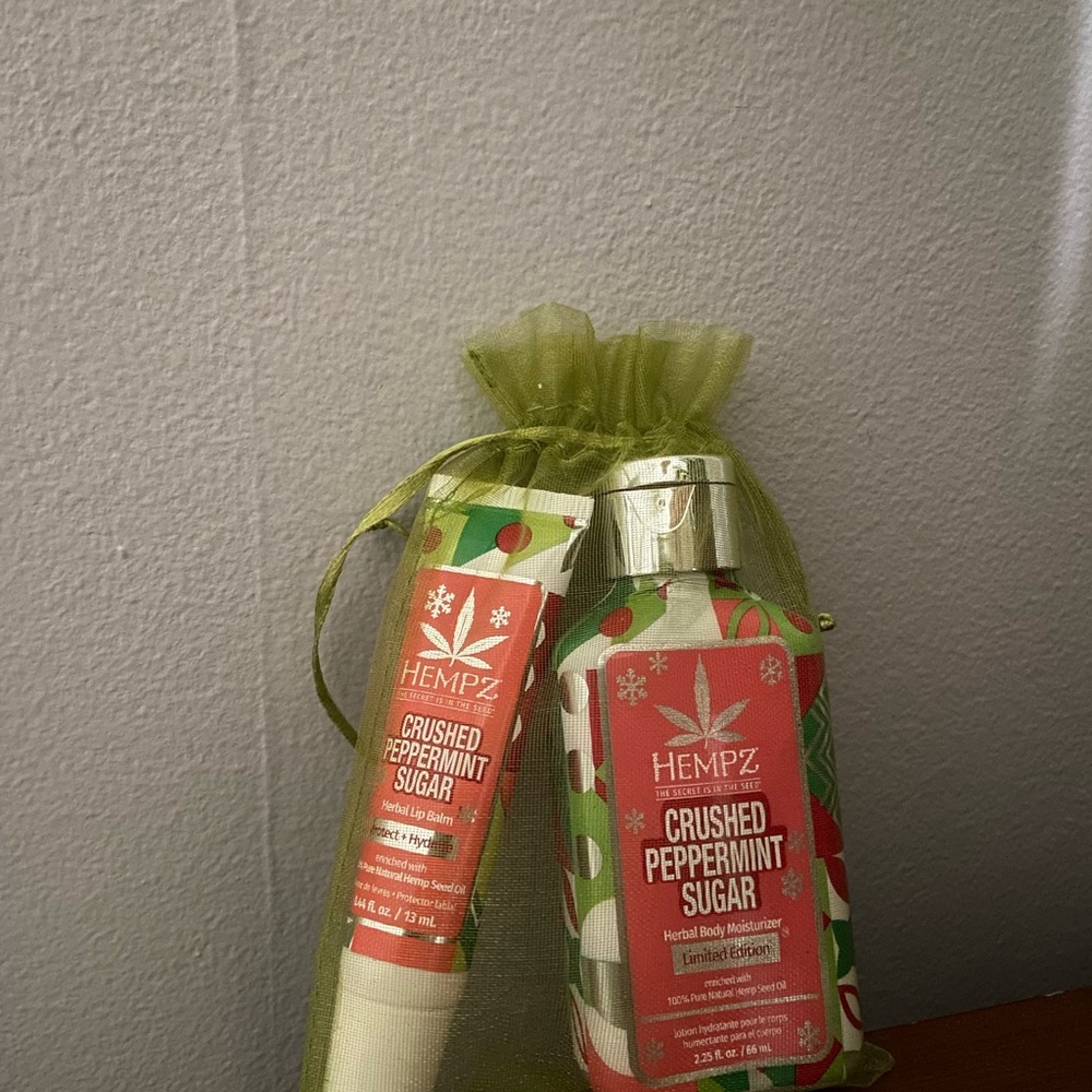 Hempz Crushed Peppermint Sugar Body Care Set - Lip Balm & Moisturizer Limited Ed